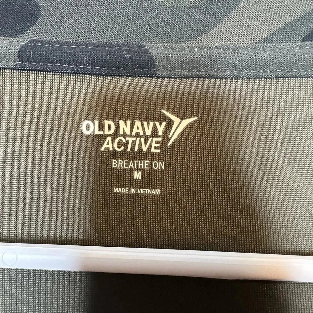 Old navy active top - Picture 3 of 4